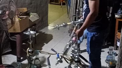 غلق مقهى يتعدى على الطريق العام استجابة لشكوى المواطنين