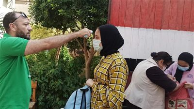 توافد طلاب الثانوية العامة على اللجان لأداء امتحان الرياضيات البحتة