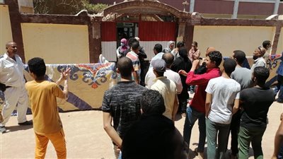 توافد طلاب الشعبة الأدبية بأسوان لتأدية امتحان اللغة الأجنبية الثانية