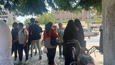 فرحة بين طلاب الثانوية العامة عقب أداء امتحان الفرنساوي بالقليوبية.. وشكاوى من 
