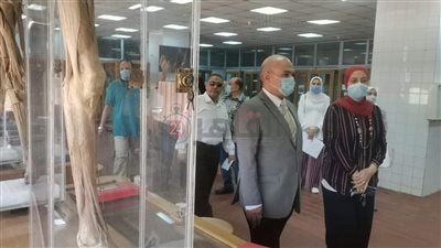عميد طب القناة يفتتح متحف التشريح بعد تجديده (صور)