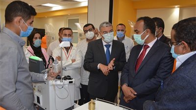 محافظ المنيا يتفقد بدء فعاليات المشروع القومي لتجميع البلازما بالمركز الإقليمي للدم