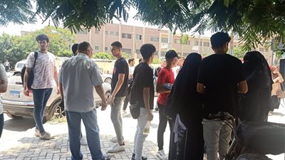 لضبطه بسماعة بلوتوث.. تحرير محضر لطالب بلجنة ثانوية عامة ببنها 