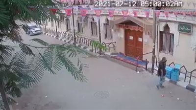 القبض على المتهم بسرقة صندوق تبرعات خاص بمسجد في حلوان (فيديو)