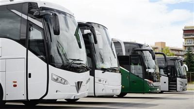 شركات السياحة: إجراءات صارمة ضد شركات النقل السياحي غير الملتزمة