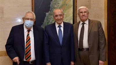 رئيس البرلمان اللبناني يستقبل نقيب المحامين خلال زيارته بيروت