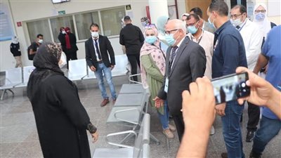 محافظ بورسعيد يتفقد وحدة طب أسرة الحي الإماراتي (صور) 
