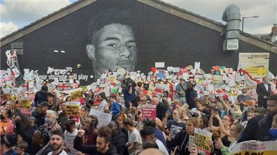 مظاهرات مناهضة للعنصرية لراشفورد.. واسكتلندا تدعم ساكا (صور) 