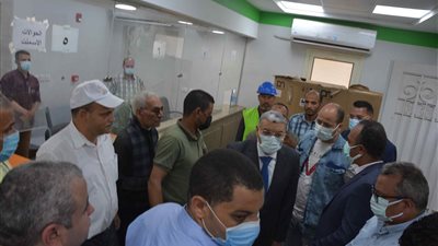 استجابة للأهالي.. محافظ المنيا يحٌيل مدير مكتب بريد للتحقيق وينقل موظفًا لإعاقة سير العمل