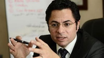 خالد أبو بكر يبدأ ممارسة مهام عمله من مكتبه بعد تعافيه من فيروس كورونا