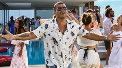 عمرو دياب يحتل المرتبة الأولى بأغنية 