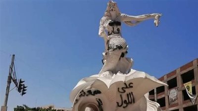 حي العجمي بالإسكندرية يحقق في واقعة تشويه تمثال عروس البحر ويعيد دهانه (صور)