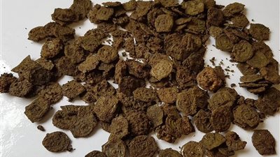 اكتشاف عملات معدنية منذ 2100 عام في لندن (صور) 