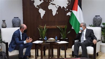 السلطة الفلسطينية تسلم المبعوث الأمريكي وثيقة 