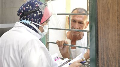 جامعة المنيا: الكشف على 400 حالة في قافلة طبية