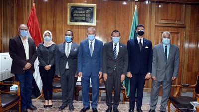 محافظ القليوبية يلتقي بمتدربي البرنامج الرئاسي في ختام زيارتهم للمحافظة