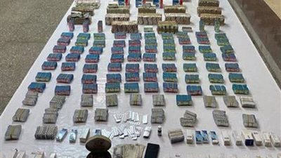 القبض على شخصين بحوزتهما 181 ألف قرص مخدر