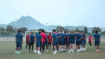 سفير مصر في المغرب يتابع مران الأهلي