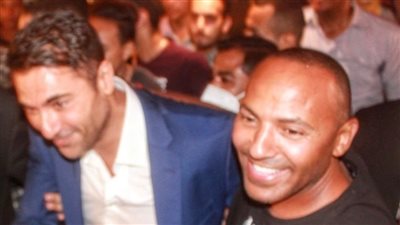 نور خطاب يدعم أحمد عز خلال العرض الخاص لفيلم 