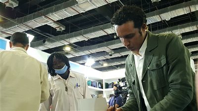 محمود زيدان يوقع 