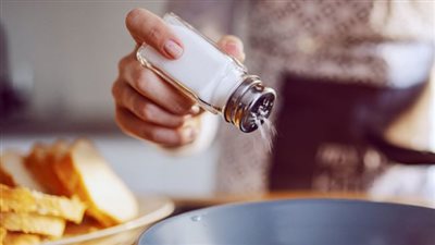 منها الأغذية المملحة.. تعرف على أطعمة ينصح الأطباء بتجنبها 