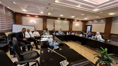 وكيل رياضة القليوبية يعرض الخطة الاستثمارية لتطوير مراكز الشباب