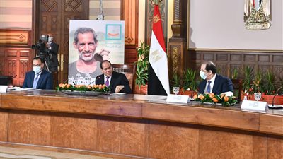 السيسي يجتمع مع مجموعة من رجال الأعمال المصريين المشاركين في مبادرة 