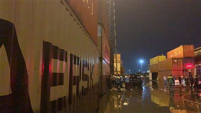 موانئ بورسعيد: المخزن المُحترق على مساحة 1000 متر وتمت السيطرة على النيران (صور) 