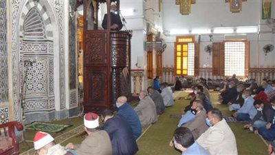 هل يجوز الكلام خلال خطبة الجمعة؟