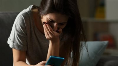 رسالة جنسية.. تفاصيل اتهام محامٍ بالابتزاز والتحرش بزميلته