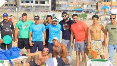 رئيس مصايف الإسكندرية يفتتح أول ملعب لرياضة الراكيت بشاطئ إسحق حلمي