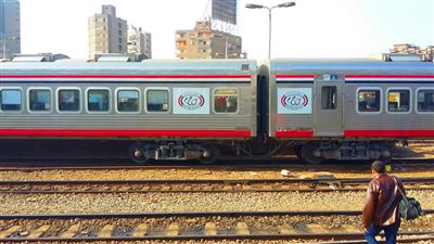 اصطدام قطار المناشي بعربة ملاكي في محطة الجلاتمة| فيديو