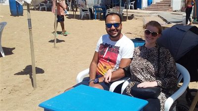 ألمانية تزور شاطئ جليم: شواطئ الإسكندرية من الأفضل في العالم