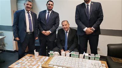 جمارك مطار القاهرة تضبط محاولة تهريب 1380 قرص ترامادول المخدر