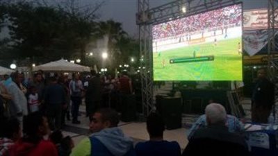 شاشة عملاقة بمركز التنمية الشبابية بالجزيرة لعرض لقاء مصر ونيجيريا
