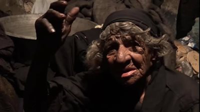 أغنى مشردة في مصر.. فرق الإنقاذ تكشف مفاجأة عن سيدة في ميدان لبنان (صور)