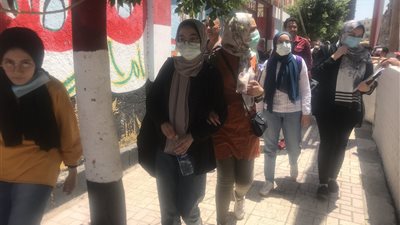 طلاب كفر الشيخ عن امتحان الكيمياء: صعب ويحتاج وقت أطول (صور وفيديو) 