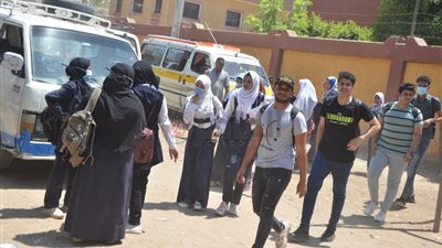 طلاب الشعبة العلمية بالأقصر عن امتحان الكيمياء: 