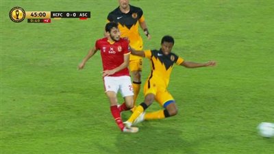 نهائي دوري الأبطال.. لاعب كايزر تشيفز ينهمر في البكاء عقب طرده (صورة) 