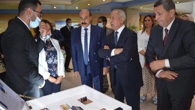 محافظ أسوان يشهد العرض الخاص لمشروعات التخرج لطلاب الهندسة والتكنولوجيا