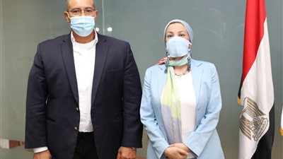 وزيرة البيئة تستقبل حاتم قنديل بطل مصر في التجديف.. وتؤكد: نسعى لدعم الشباب ودمجهم
