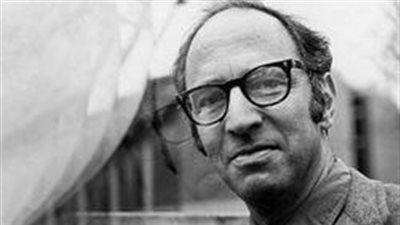 في ذكرى ميلاد توماس كون.. 10 معلومات عن المفكر الأمريكي الشهير