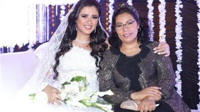 بنت أصول.. إيمان السيد ترد على ما تم تداوله حول تعذيب ياسمين عبد العزيز لخادمتها