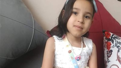 أم تستغيث بالرئيس لتوفير علاج لمصابي الضمور العضلي فوق العامين (صور)