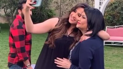 بدرية طلبة لياسمين عبد العزيز: 