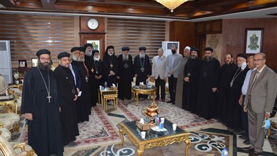 محافظ المنيا يستقبل وفد من القساوسة والمطارنة للتهنئة بعيد الأضحى