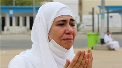 لتأدية الركن الأعظم.. حجاج بيت الله يتوافدون على جبل عرفة (بث مباشر)