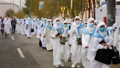 توافد الحجاج على جبل عرفات لأداء فريضة الحج