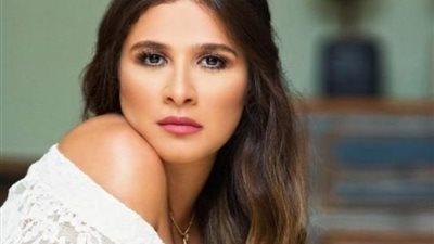 إليسا تدعو لياسمين عبد العزيز بعد خضوعها لعملية جراحية دقيقة