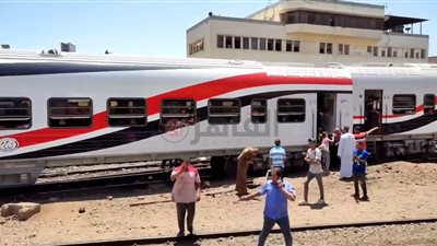 الصور الأولى لحادث خروج عربتي ركاب روسية من قطار الصعيد بمحطة مصر